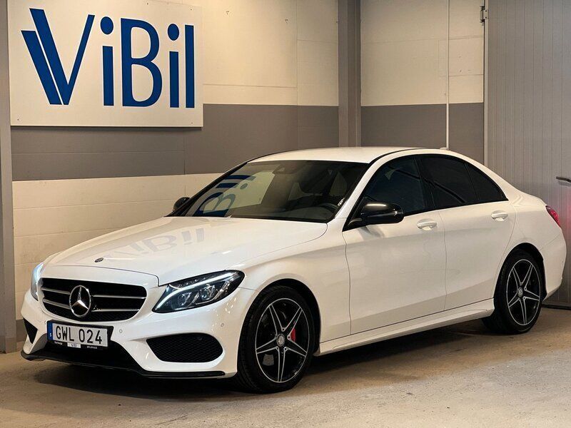 Vit Begagnad 2017 Mercedes C220 AMG line Sedan | 259 900 kr (Lite dyr) - Bild 1/4