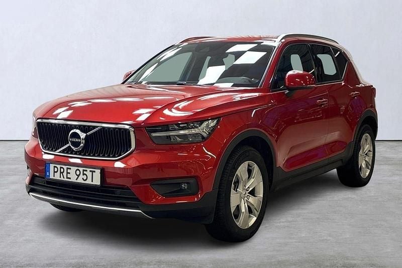 Röd Begagnad 2022 Volvo XC40 SUV | 329 900 kr (Marknadspris) - Bild 1/4