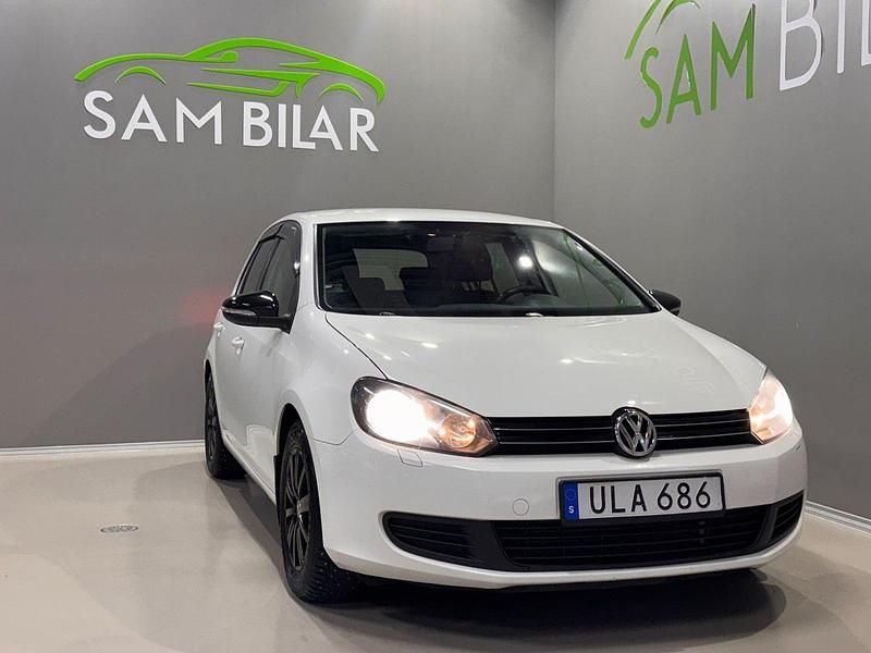 Vit Begagnad 2013 VW Golf VII Halvkombi | 69 900 kr (Bra pris) - Bild 1/4