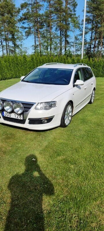 Vit Begagnad 2010 VW Passat Sportline Kombi | 44 000 kr (Marknadspris) - Bild 1/4
