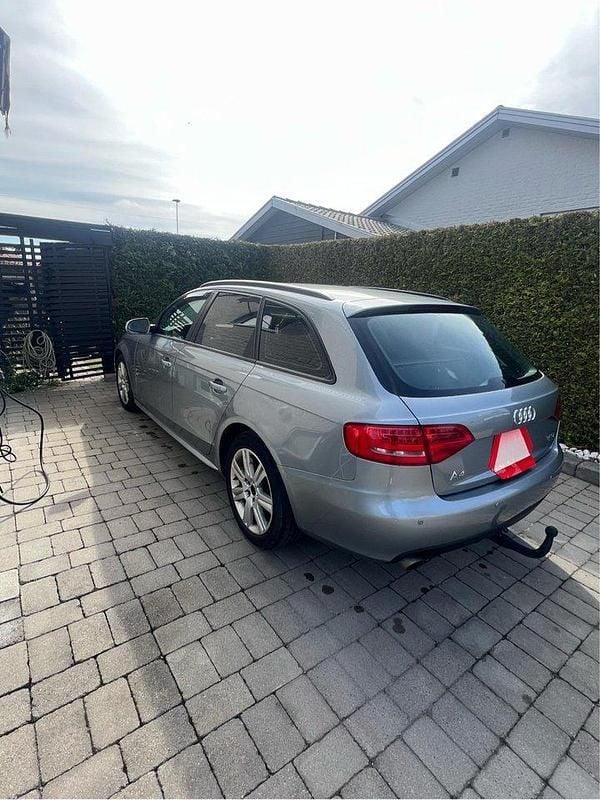 Grå Begagnad 2011 Audi A4 Kombi | 79 000 kr (Marknadspris) - Bild 1/4