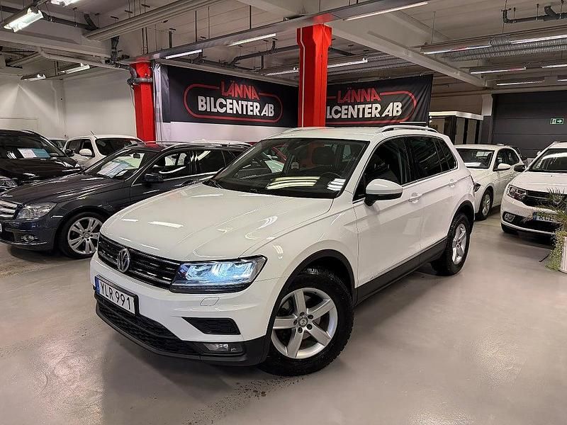 Vit Begagnad 2018 VW Tiguan Executive SUV | 209 000 kr (Marknadspris) - Bild 1/4