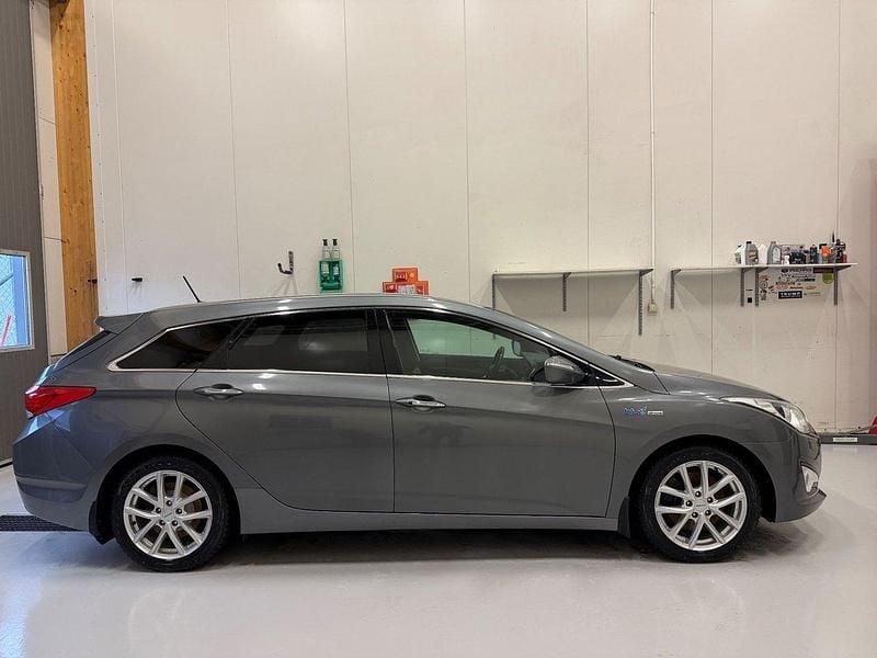 Silver Begagnad 2013 Hyundai i40 Kombi | 89 900 kr (Bra pris) - Bild 1/4