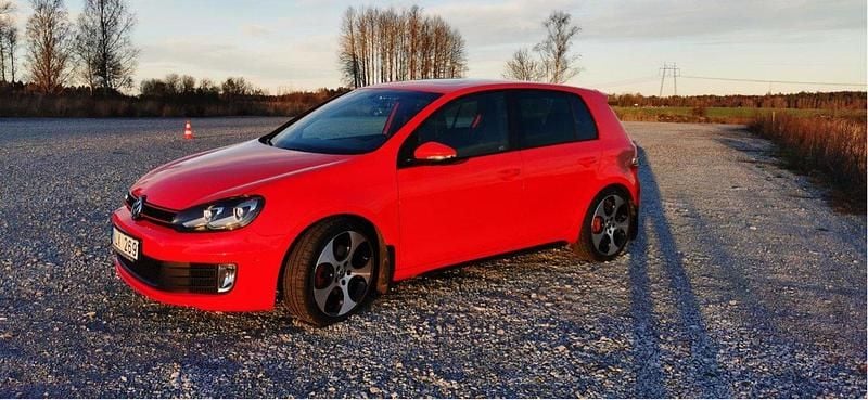 Röd Begagnad 2010 VW Golf VI GTI Halvkombi | 115 000 kr (Lite dyr) - Bild 1/4