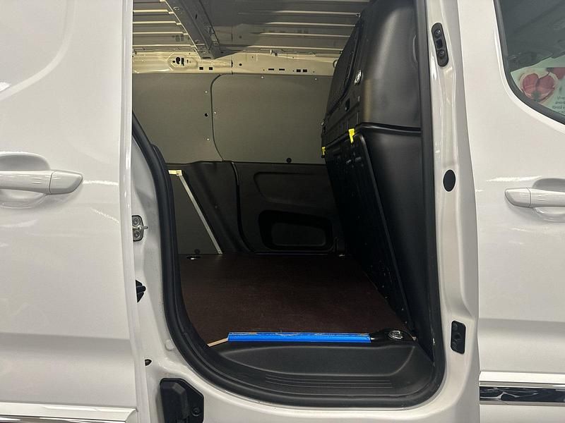 Begagnad Toyota Proace City City 132 HK (97 kW) 2024 Vit Minibuss