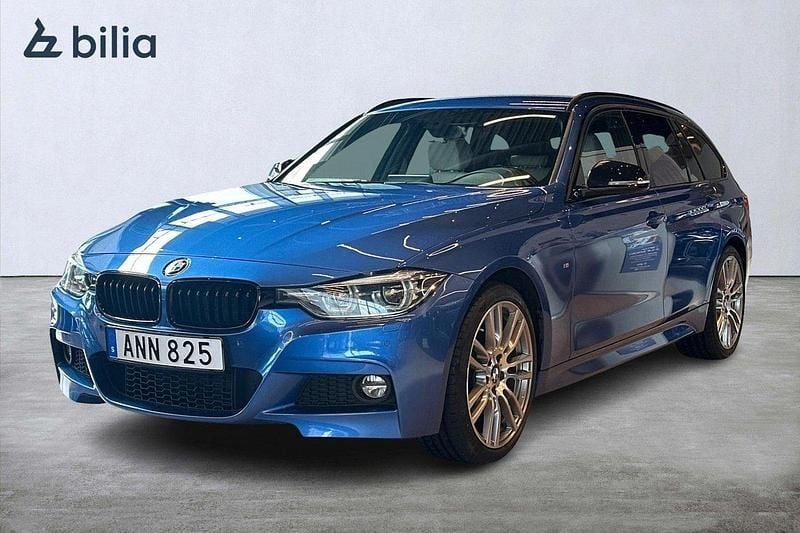 Blå Begagnad 2018 BMW 320 M Sport Kombi | 234 900 kr (Marknadspris) - Bild 1/4