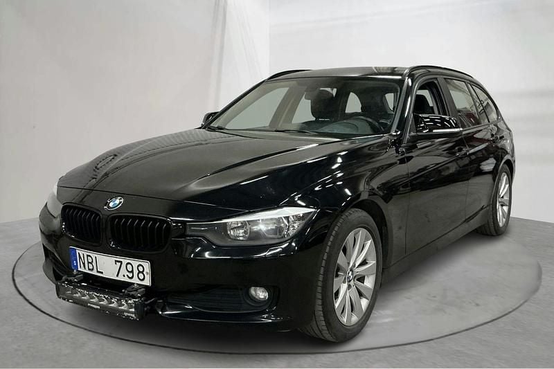 Svart Begagnad 2013 BMW 320 Kombi | 81 000 kr (Superpris) - Bild 1/4