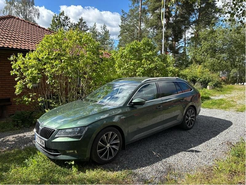 Grön Begagnad 2019 Skoda Superb Business Line Kombi | 280 000 kr (Bra pris) - Bild 1/4