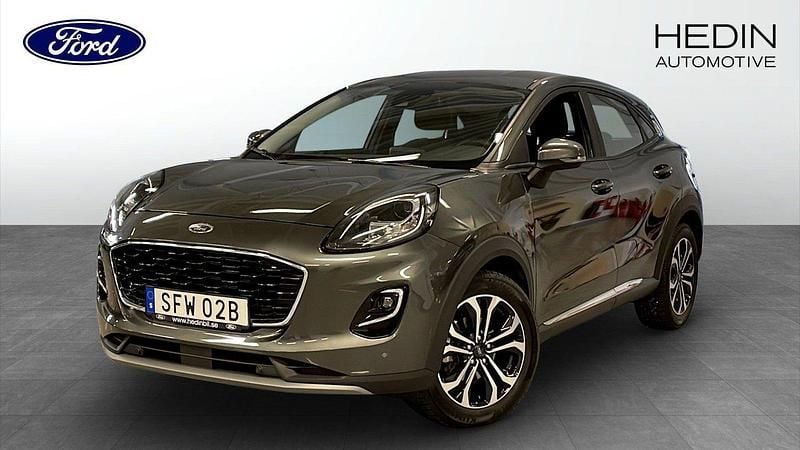 Grå (grey) Begagnad 2024 Ford Puma Gen-E Titanium Halvkombi | 244 900 kr - Bild 1/4