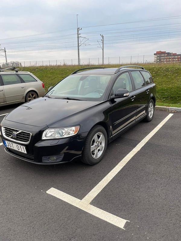 Begagnad 2010 Volvo V50 Kombi | 35 000 kr (Lite dyr) - Bild 1/4
