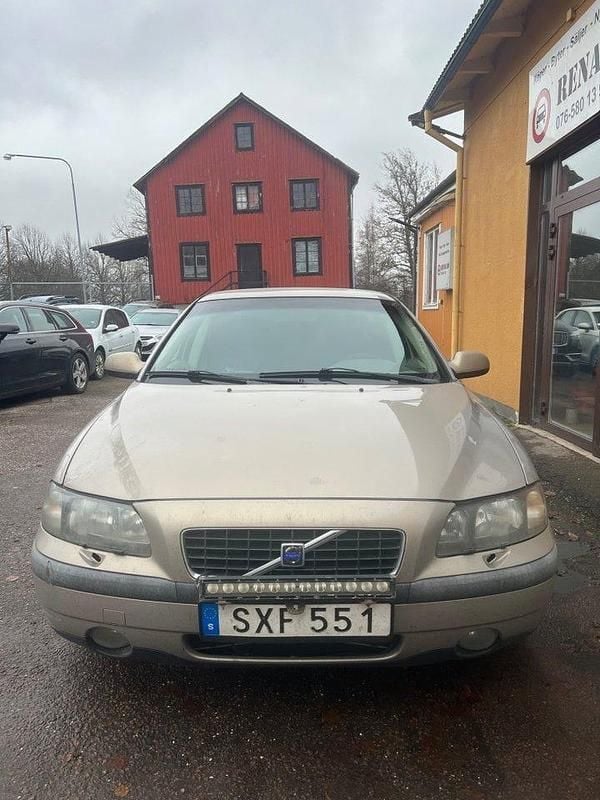 Begagnad Volvo S60 140 HK (102 kW) 2001 Ljusbrun Sedan