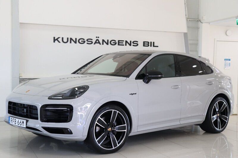 Ljusgrå (grå) Begagnad 2022 Porsche Cayenne Platinum Edition SUV | 1 149 900 kr - Bild 1/4
