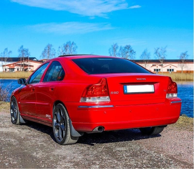 Röd Begagnad 2005 Volvo S60 Summum Sedan | 31 500 kr (Superpris) - Bild 1/4