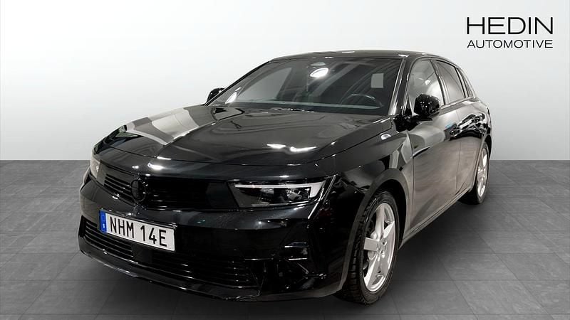 Svart Begagnad 2022 Opel Astra GS Line Halvkombi | 234 900 kr (Marknadspris) - Bild 1/4