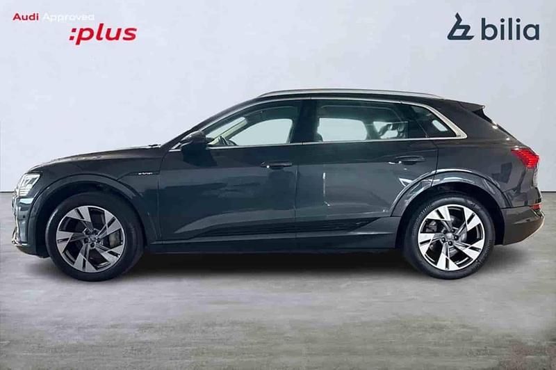 Grå Begagnad 2019 Audi e-tron SUV | 329 900 kr (Marknadspris) - Bild 1/1