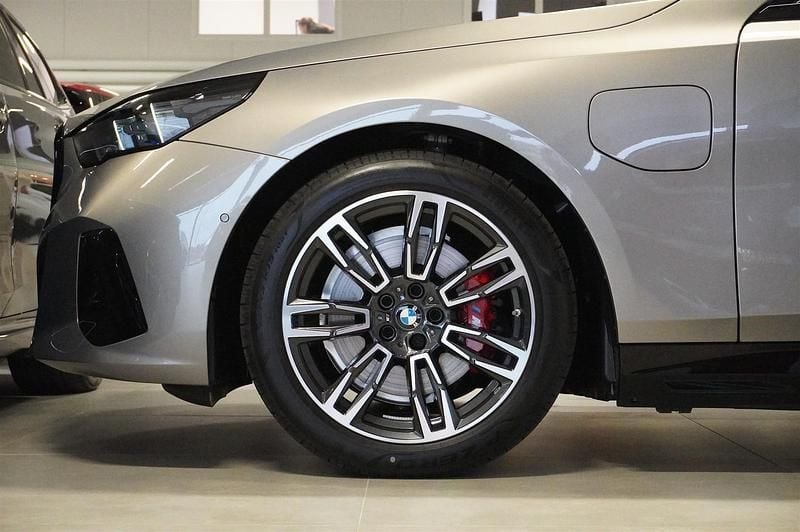 Begagnad BMW 530e Shadowline 190 HK (139 kW) 2025 Grå Kombi