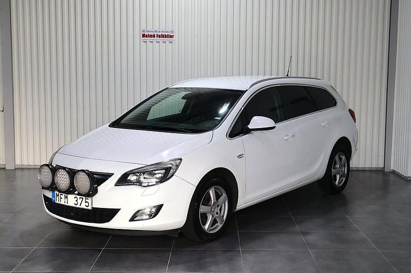 Vit Begagnad 2011 Opel Astra Enjoy Kombi | 34 900 kr (Marknadspris) - Bild 1/4