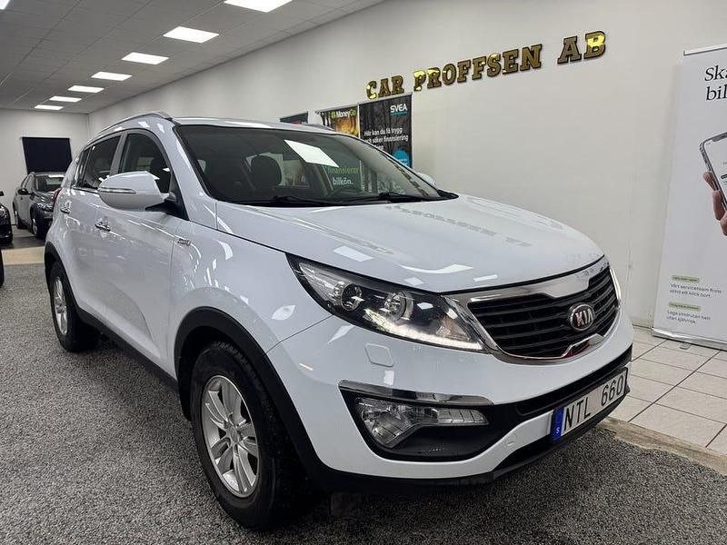 Vit Begagnad 2013 Kia Sportage EX SUV | 139 900 kr (Marknadspris) - Bild 1/4