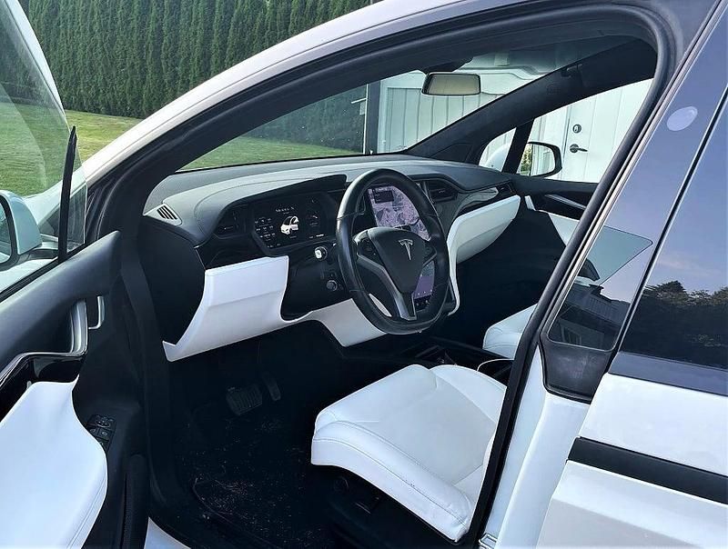 Begagnad Tesla Model X 421 kW (573 HK) 2020 Pearl white multicoat | ultra white premium interiör SUV
