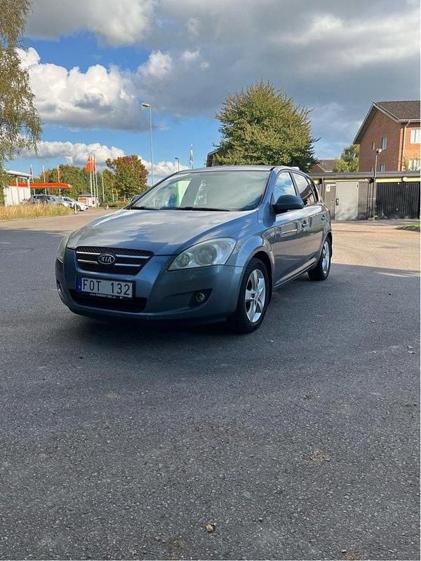 Blå Begagnad 2007 Kia Ceed 4 Halvkombi | 23 900 kr (Marknadspris) - Bild 1/4