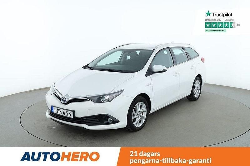 Vit Begagnad 2017 Toyota Auris Touring Sports Active Kombi | 187 000 kr (Marknadspris) - Bild 1/4