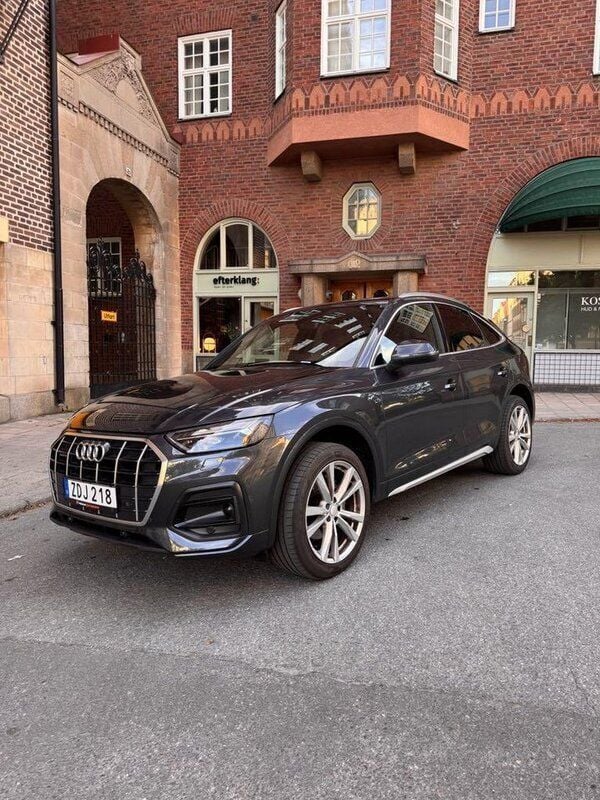 Grå Begagnad 2022 Audi Q5 Sportback Comfort SUV | 365 000 kr - Bild 1/4