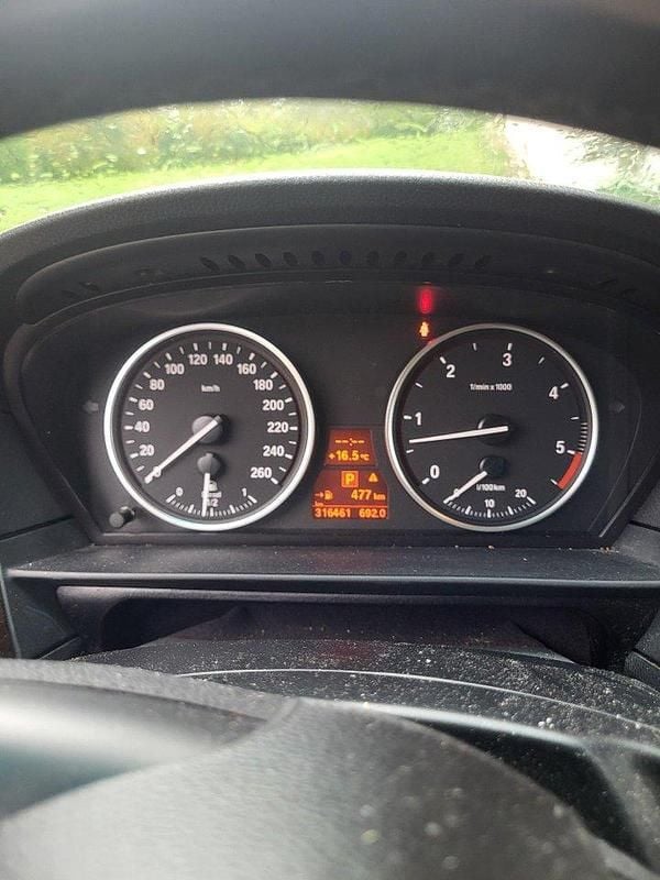 Svart Begagnad 2009 BMW 525 Comfort Edition Kombi | 70 000 kr (Marknadspris) - Bild 1/4