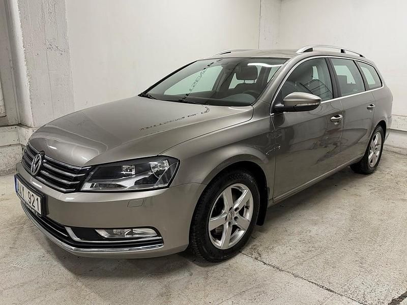Ljusbrun Begagnad 2013 VW Passat Kombi | 74 900 kr (Marknadspris) - Bild 1/4