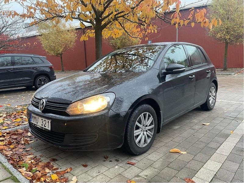 Svart Begagnad 2012 VW Golf VII Halvkombi | 79 000 kr (Bra pris) - Bild 1/4