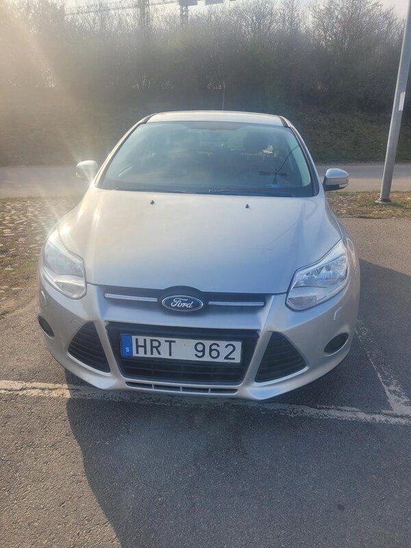 Grå Begagnad 2013 Ford Focus Trend Halvkombi | 46 000 kr (Bra pris) - Bild 1/4