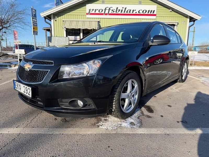 Begagnad Chevrolet Cruze 124 HK (91 kW) 2012 Svart Halvkombi