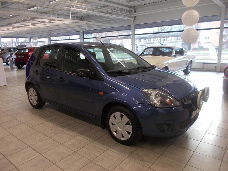 Begagnad Ford Fiesta 2006 Blå