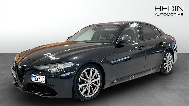 Begagnad 2019 Alfa Romeo Giulia Tech Edition Sedan | 249 900 kr (Marknadspris) - Bild 1/4