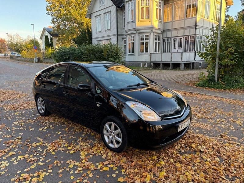 Svart Begagnad 2008 Toyota Prius Halvkombi | 30 000 kr (Marknadspris) - Bild 1/4