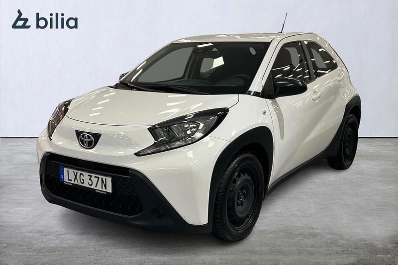 Vit Begagnad 2022 Toyota Aygo Halvkombi | 159 900 kr (Marknadspris) - Bild 1/3