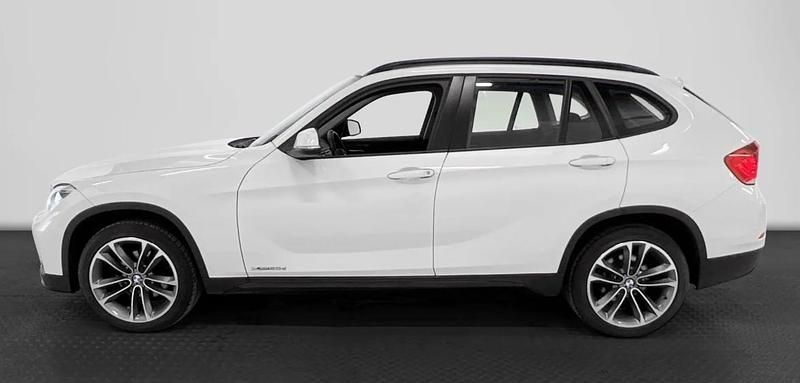 Vit Begagnad 2015 BMW X1 Sport Line SUV | 159 000 kr (Bra pris) - Bild 1/4