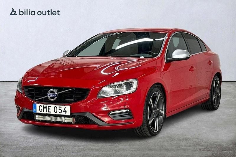 Röd Begagnad 2014 Volvo S60 R-Design Sedan | 129 900 kr (Lite dyr) - Bild 1/3