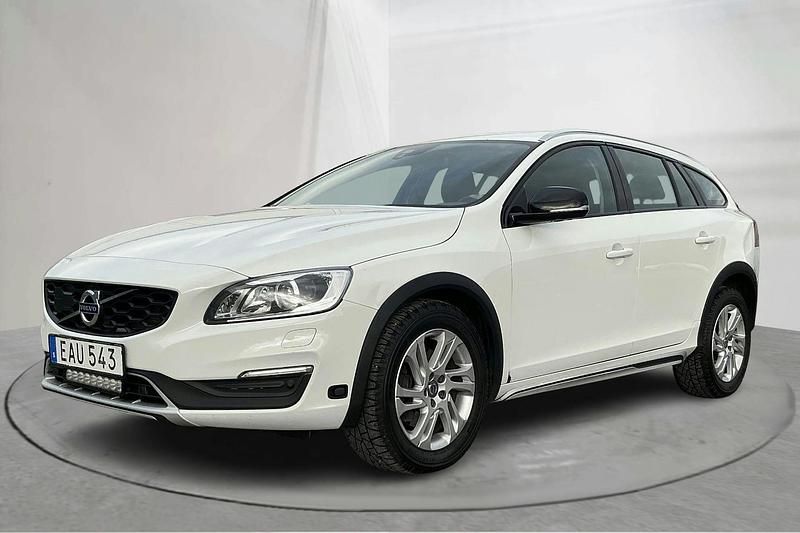 Vit Begagnad 2018 Volvo V60 CC Standard Kombi | 145 000 kr (Superpris) - Bild 1/4