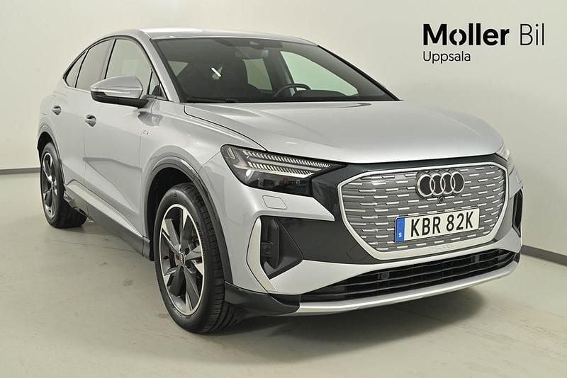 Florettsilver metallic Begagnad 2024 Audi Q4 Sportback e-tron S-Line SUV | 529 900 kr - Bild 1/4