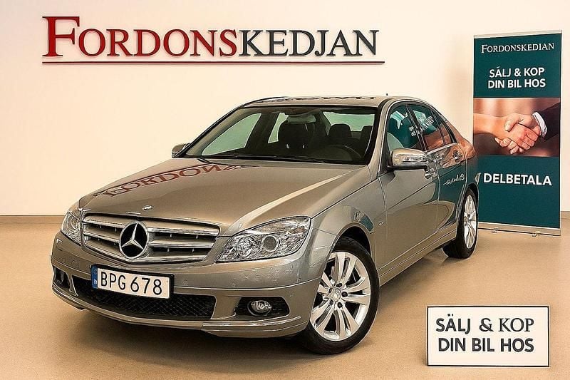 Grå Begagnad 2010 Mercedes C180 Avantgarde Sedan | 94 800 kr (Marknadspris) - Bild 1/4