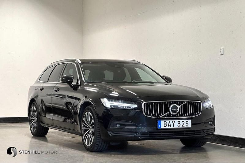 Svart (svart metallic) Begagnad 2021 Volvo V90 Momentum Kombi | 259 900 kr (Marknadspris) - Bild 1/4