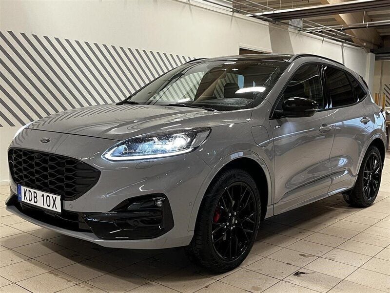 Begagnad Ford Kuga Business Edition 225 HK (165 kW) 2023 Grå/silver SUV