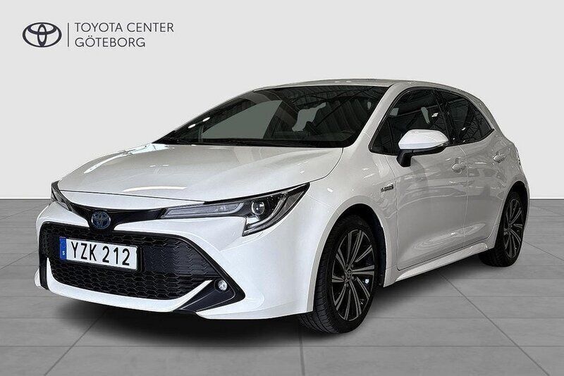 Vit Begagnad 2020 Toyota Corolla Hybrid Style Halvkombi | 229 900 kr (Marknadspris) - Bild 1/2