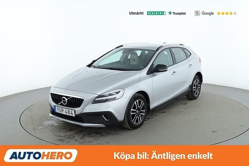 Silver Begagnad 2018 Volvo V40 Halvkombi | 185 000 kr (Marknadspris) - Bild 1/4