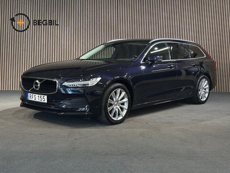 Mörkblå Begagnad 2018 Volvo V90 Momentum Kombi | 244 900 kr (Marknadspris) - Bild 1/4