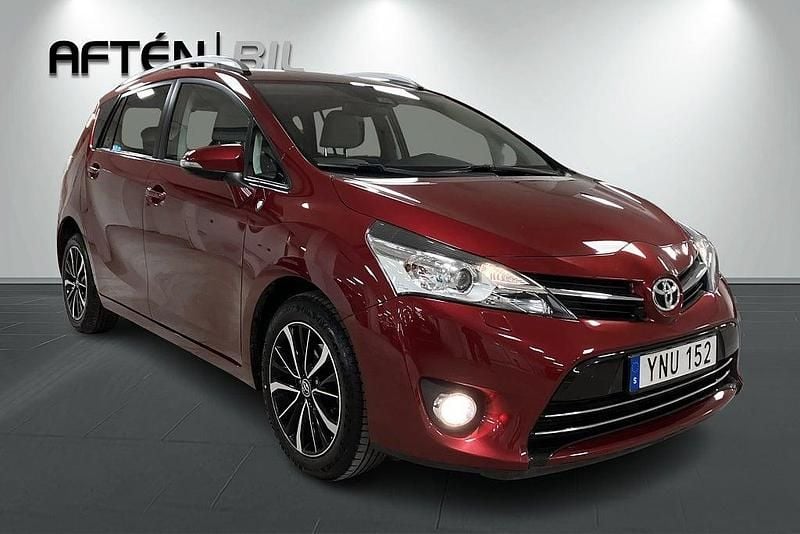Begagnad Toyota Verso Edition 147 HK (108 kW) 2017 Röd Minibuss