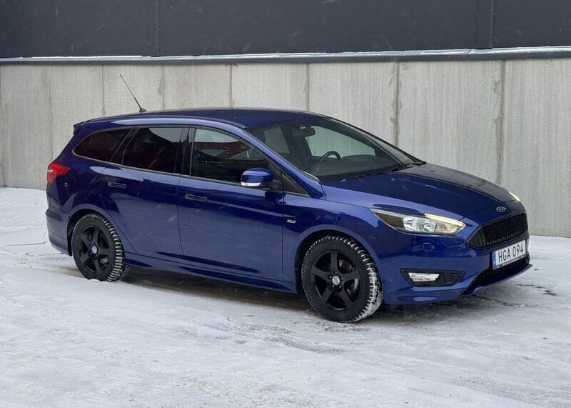Blå Begagnad 2017 Ford Focus ST-Line Kombi | 139 900 kr (Lite dyr) - Bild 1/4