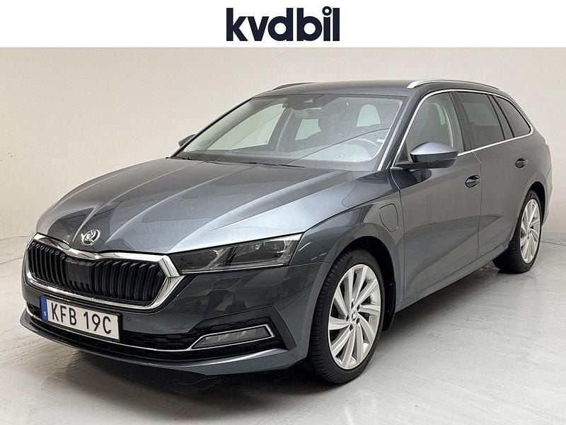 Grå (grå metallic) Begagnad 2021 Skoda Octavia Business Line Kombi | 239 900 kr (Bra pris) - Bild 1/3