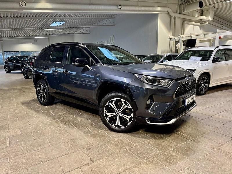 Grå Begagnad 2021 Toyota RAV4 Hybrid Style SUV | 369 800 kr (Superpris) - Bild 1/4