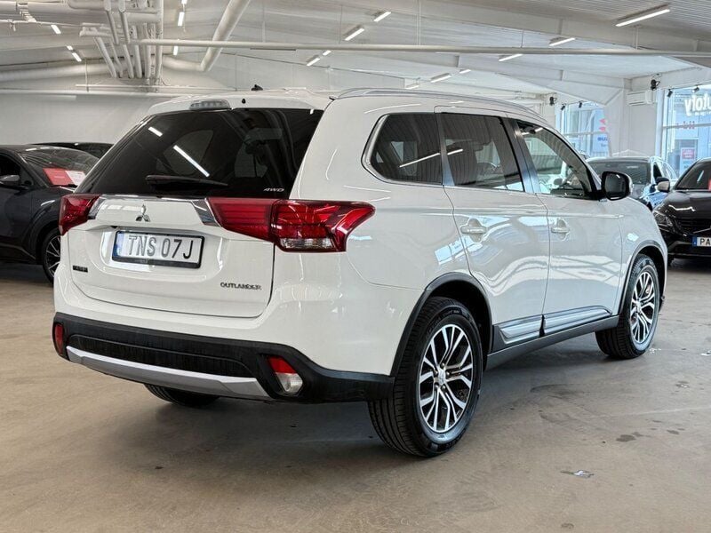 Begagnad Mitsubishi Outlander 150 HK (110 kW) 2015 Vit SUV